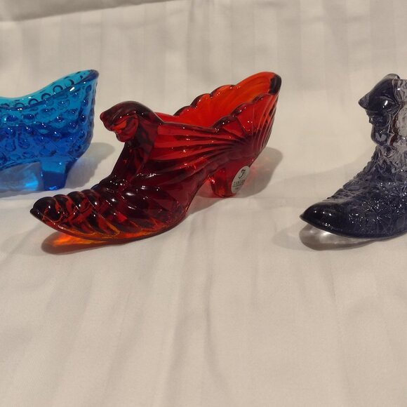 Fenton Cat Head Shoe Figurines - Picture 1 of 5